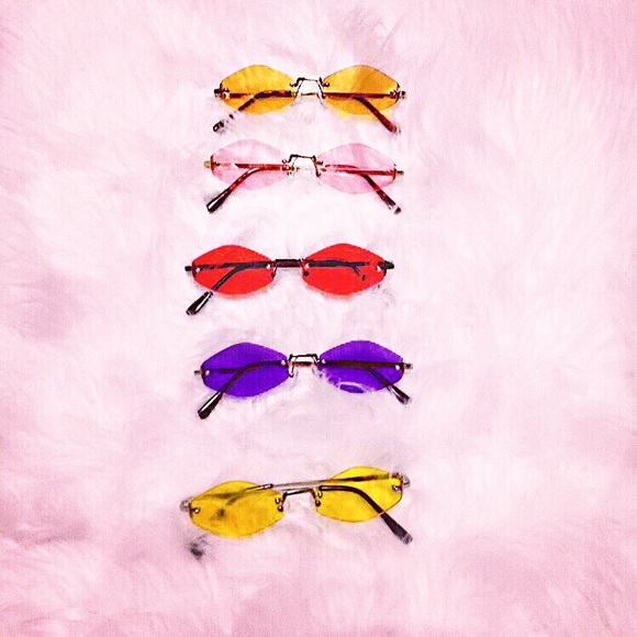 TRENDY HIGH FASHION VINTAGE SUNGLASSES - Picture 2 of 2